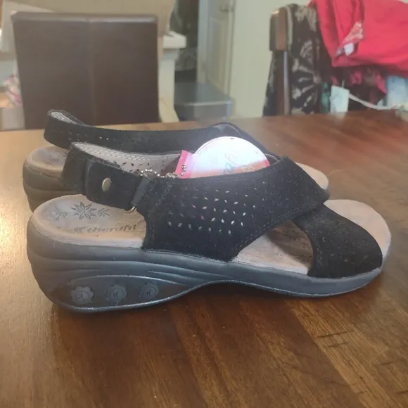 NWT Therafit Footwear black walking sandals - size 8