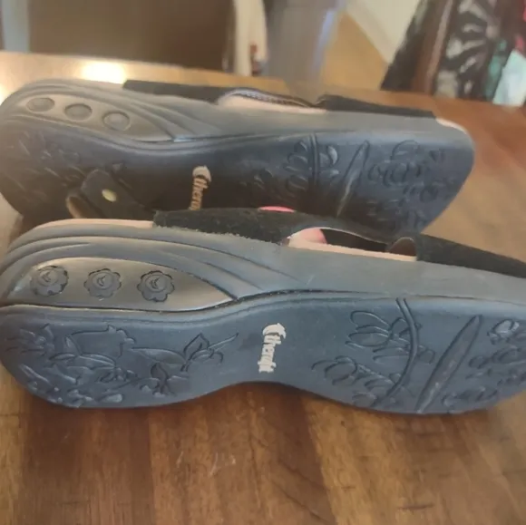 NWT Therafit Footwear black walking sandals - size 8