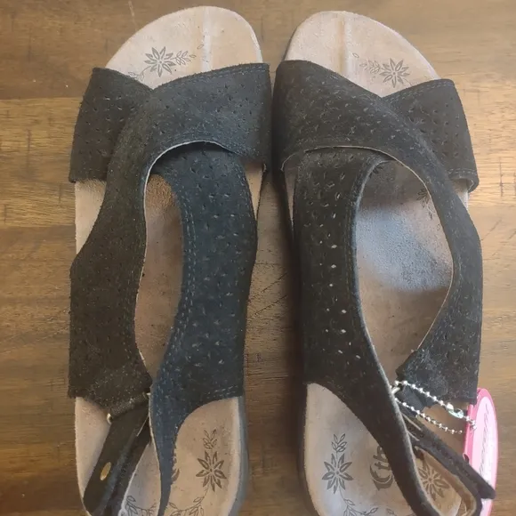 NWT Therafit Footwear black walking sandals - size 8