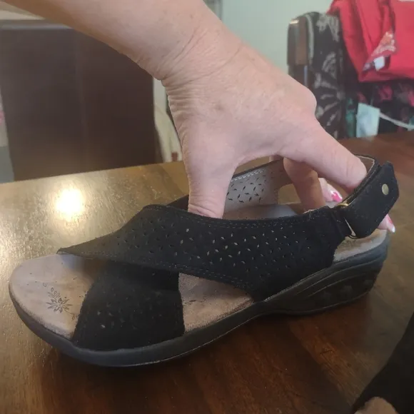 NWT Therafit Footwear black walking sandals - size 8
