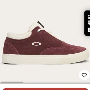 Oakley Burgundy and White mens 9 Sneakers