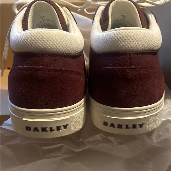 Oakley Burgundy and White mens 9 Sneakers