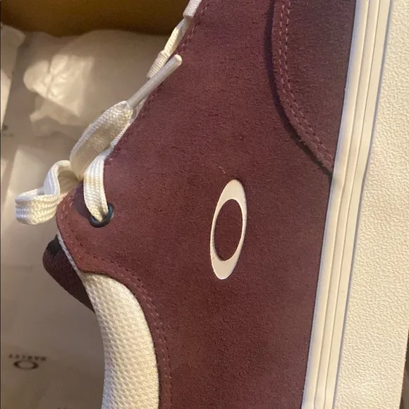 Oakley Burgundy and White mens 9 Sneakers