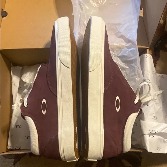 Oakley Burgundy and White mens 9 Sneakers