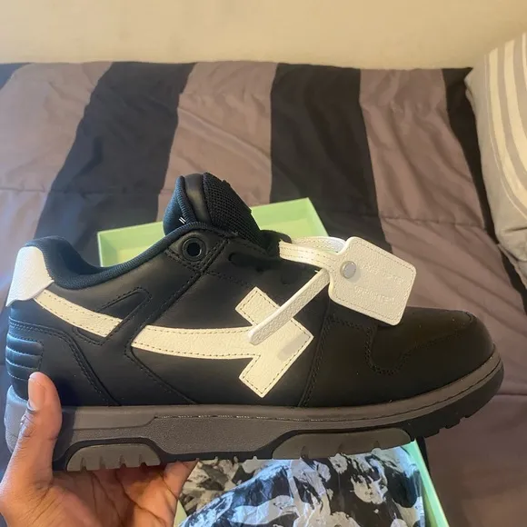 OFF-WHITE Out Of Office OOO Low Tops