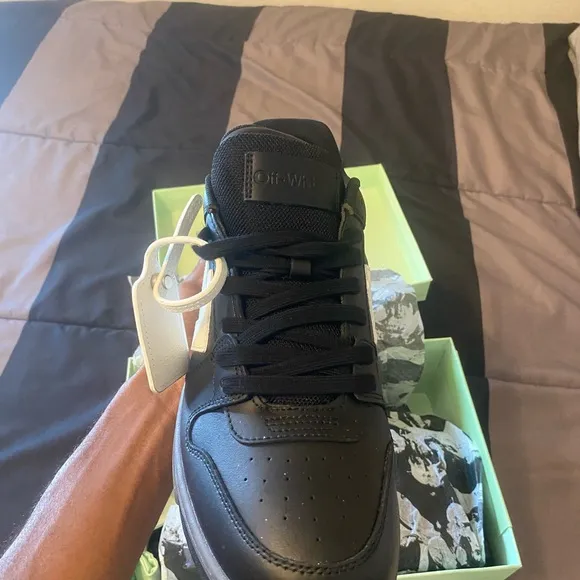 OFF-WHITE Out Of Office OOO Low Tops