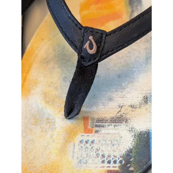 OluKai Ho'opio Pae Water Resistant Flip Flop Hawaiian Scene Art Surfing Sz 9