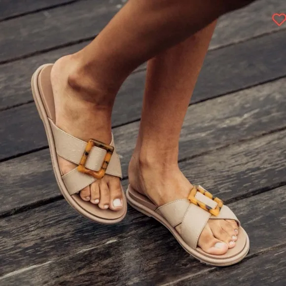 OluKai La’I Slide Sandals