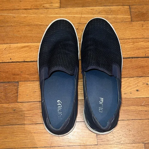 OluKai Men’s Lae’ahi Slip-On Sneakers in Navy Blue, size 12