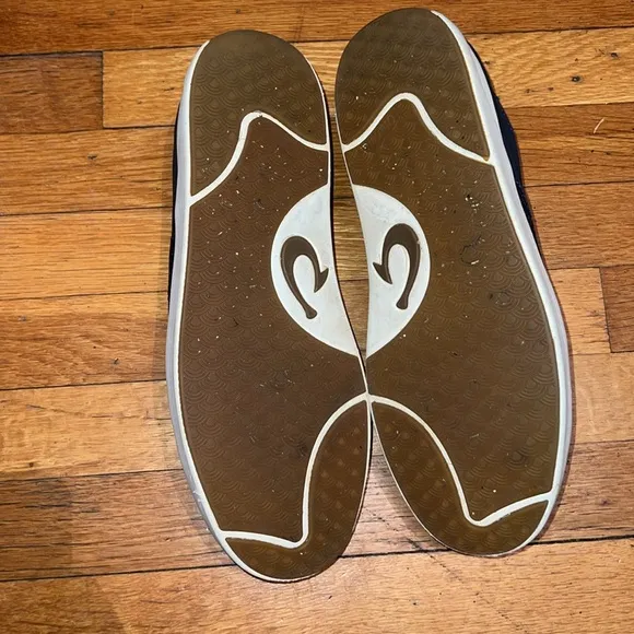OluKai Men’s Lae’ahi Slip-On Sneakers in Navy Blue, size 12