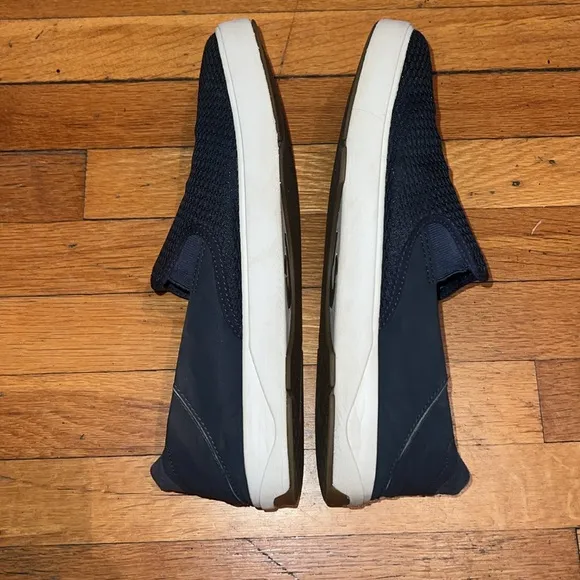 OluKai Men’s Lae’ahi Slip-On Sneakers in Navy Blue, size 12