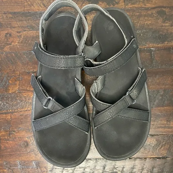 OluKai Nakue Black Synthetic Water-resistant Strap Slingback Sandals Women’s 10