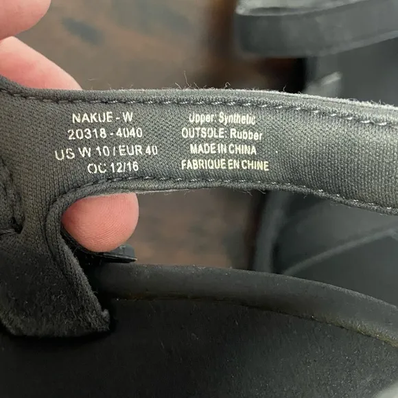 OluKai Nakue Black Synthetic Water-resistant Strap Slingback Sandals Women’s 10