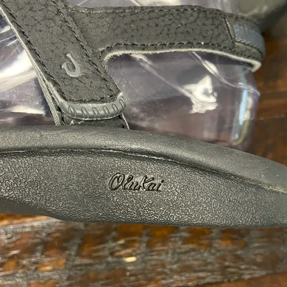 OluKai Nakue Black Synthetic Water-resistant Strap Slingback Sandals Women’s 10