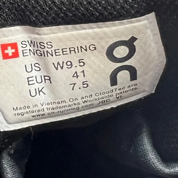 On Cloud Boots Womens 9.5 Cloudrock Waterproof Black Missiongrip Hiking Shoes