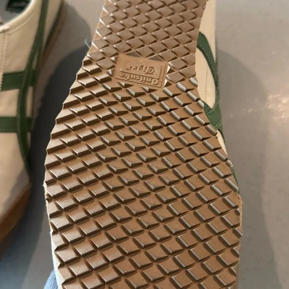 Onitsuka Tiger Cream and Green Sneakers Retro-Inspired Design