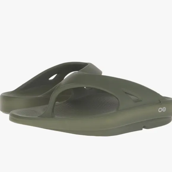 OOFOS unisex slip on sandals
