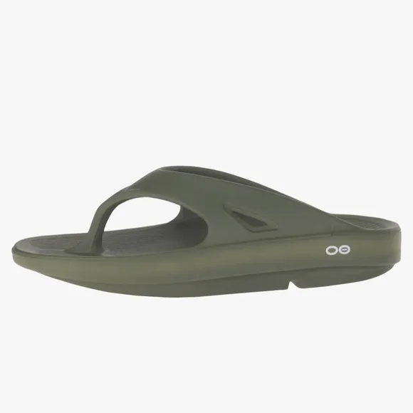 OOFOS unisex slip on sandals