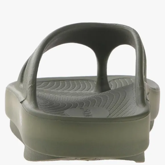 OOFOS unisex slip on sandals