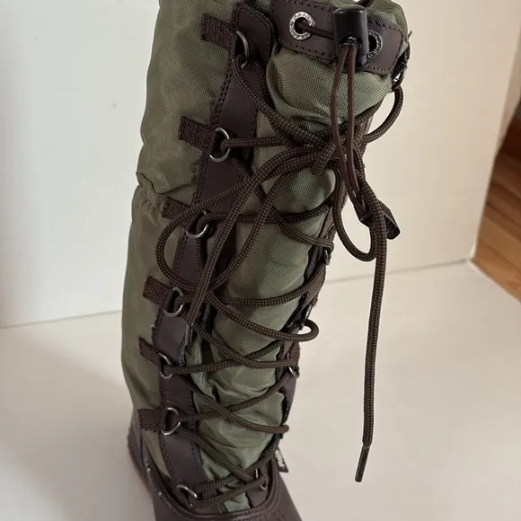 Pajar army green women’s grip boots weatherproof up lace up shaft toggle close