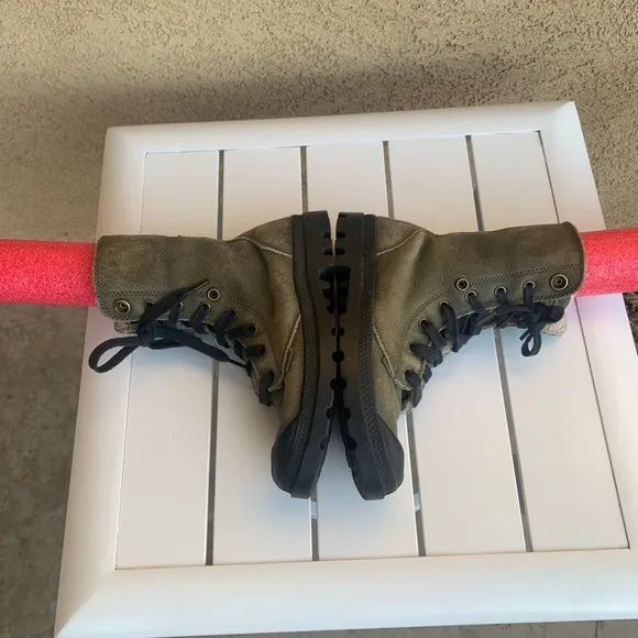 Palladium leather military green shoelaces boots size 6 ( European 37)