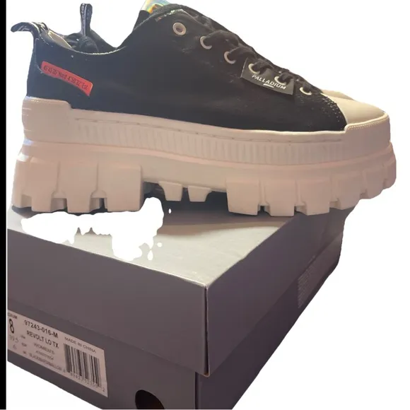 Palladium Revolt Lo TX Platform Sneakers Womens US Size 8 Black/Marshmallow