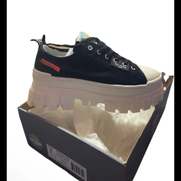 Palladium Revolt Lo TX Platform Sneakers Womens US Size 8 Black/Marshmallow