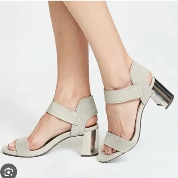 Pedro Garcia - Willa Sandals - Tan Suede Leather - Size 38 / 8 - Pristine