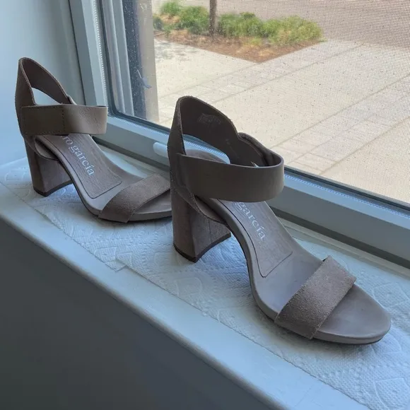 Pedro Garcia - Willa Sandals - Tan Suede Leather - Size 38 / 8 - Pristine