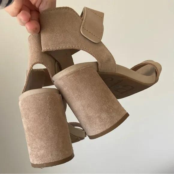 Pedro Garcia - Willa Sandals - Tan Suede Leather - Size 38 / 8 - Pristine