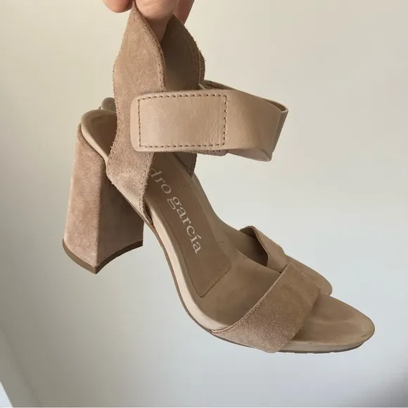 Pedro Garcia - Willa Sandals - Tan Suede Leather - Size 38 / 8 - Pristine