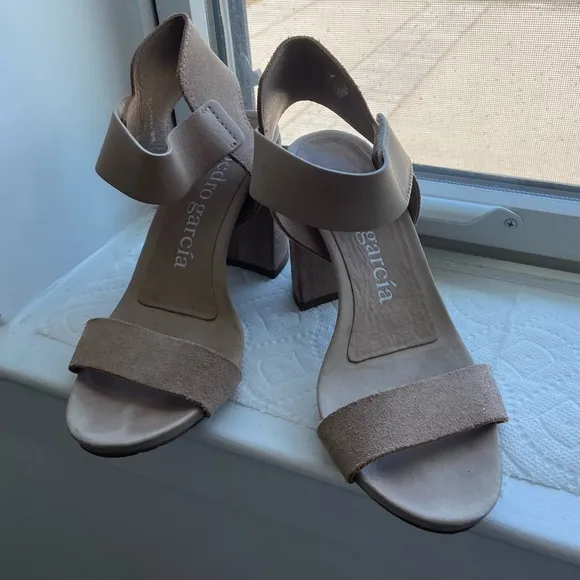 Pedro Garcia - Willa Sandals - Tan Suede Leather - Size 38 / 8 - Pristine