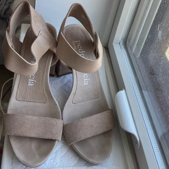 Pedro Garcia - Willa Sandals - Tan Suede Leather - Size 38 / 8 - Pristine