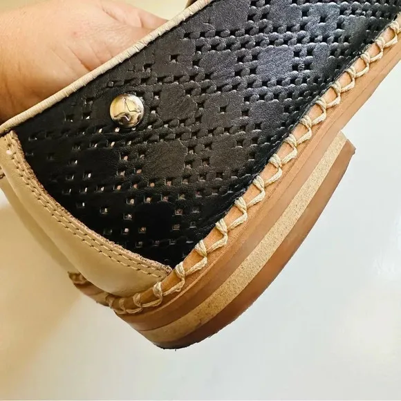 Pikolinos Merida Punched Leather Loafers