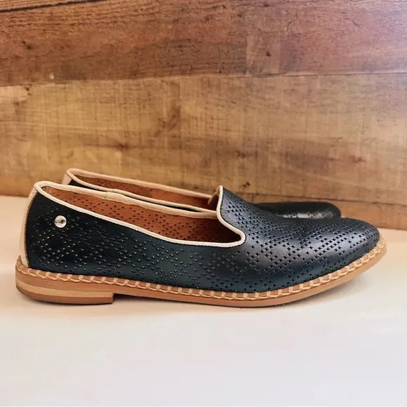 Pikolinos Merida Punched Leather Loafers