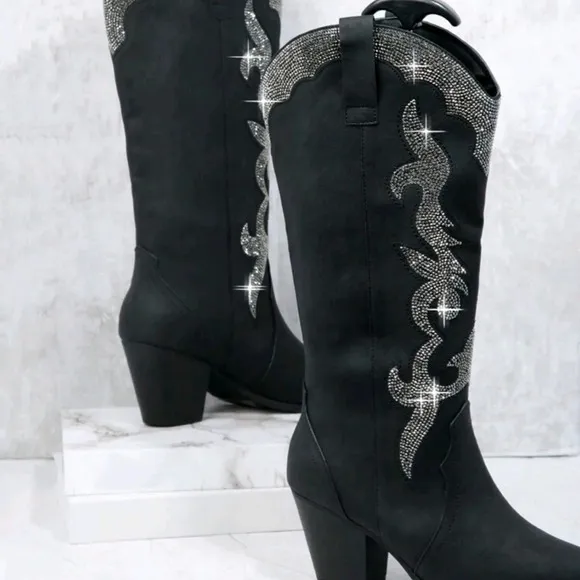 Pointy Toe Embroidered Detail Chunky Heel Boots