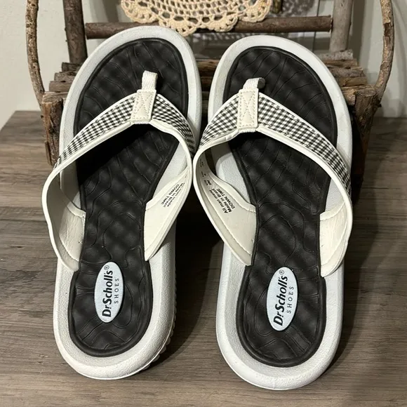 PRE OWNED DR. SCHOLL'S SIZE 8 NAVY BLUE GINGHAM Women's Down Time Thong Sandals