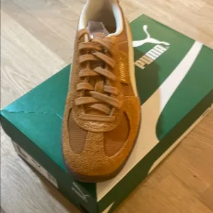 Puma Tan Suede Retro Sneakers