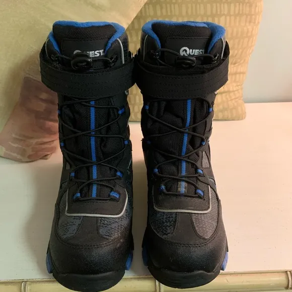 QUEST BOYS SNOW BOOTS - SIZE 6