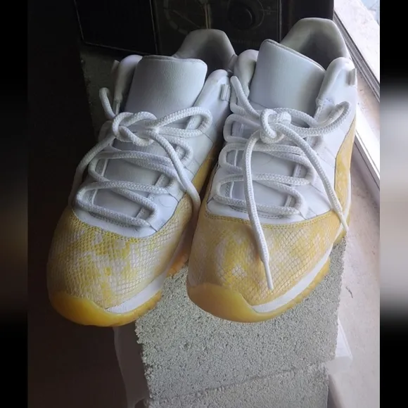 RARE! Retro Nike Air Jordan 11's Size 10 Yellow Snakeskin Great Condition