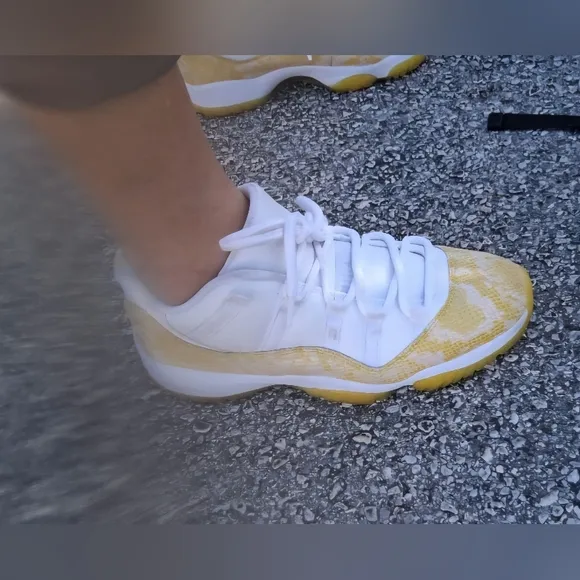 RARE! Retro Nike Air Jordan 11's Size 10 Yellow Snakeskin Great Condition