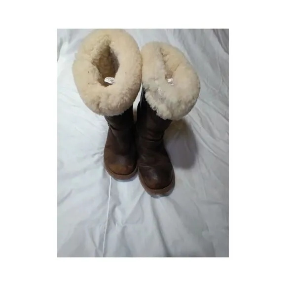 RARE LEATHER UGG BOOTS Australian KENSINGTON SHEARLING STRAPS AND BUCKLE SIZE 9