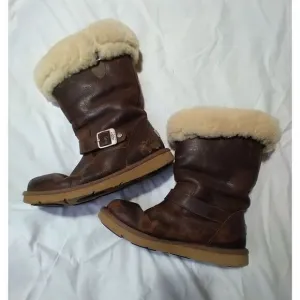 RARE LEATHER UGG BOOTS Australian KENSINGTON SHEARLING STRAPS AND BUCKLE SIZE 9