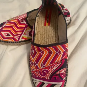 RESPOKE KAWA ESPADRILLES Red and Pink Espadrilles with Geometric Pattern