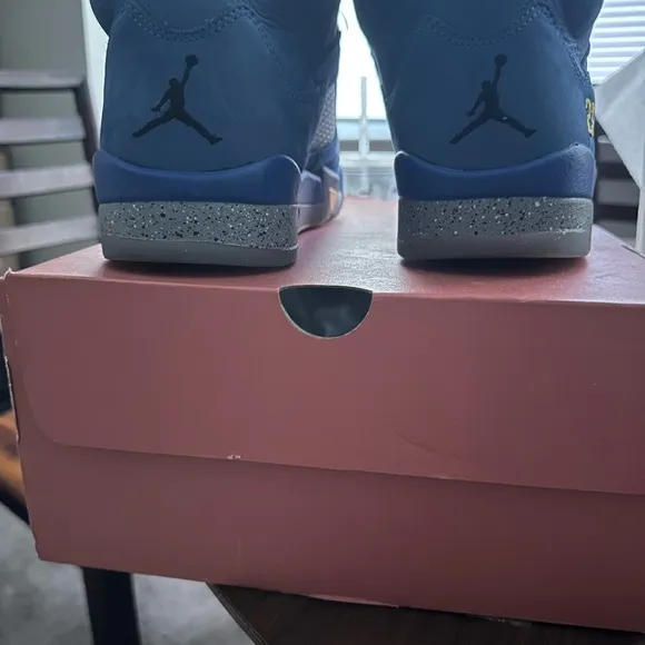 Retro 5 Laney size 9
