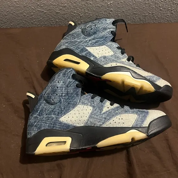 Retro 6 Washed Denim Air Jordan Nike fits women size 12