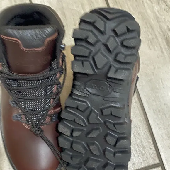 Rocky waterproof hiking boots size 4