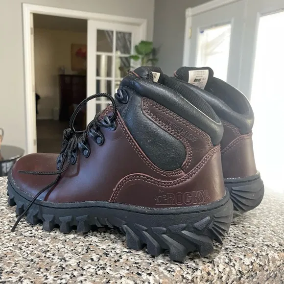 Rocky waterproof hiking boots size 4