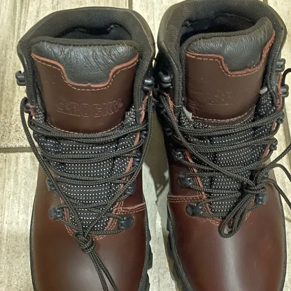 Rocky waterproof hiking boots size 4