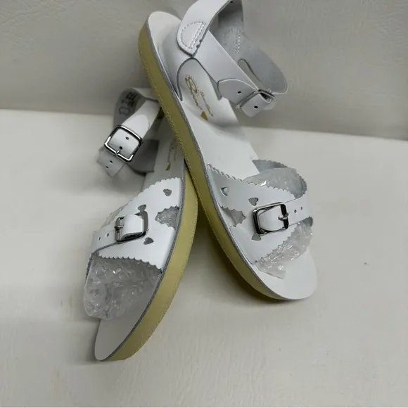 Salt water White Heart Kids Sandals size 2 NWOT